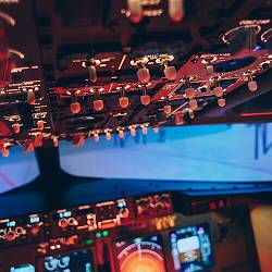 Полет на авиатренажере Boeing 737 или Аirbus А320 в будни (60 минут, до 3 чел.)