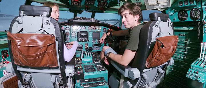 Полет на авиатренажере ТУ-154 и заезды на гоночном автотренажере нового поколения
