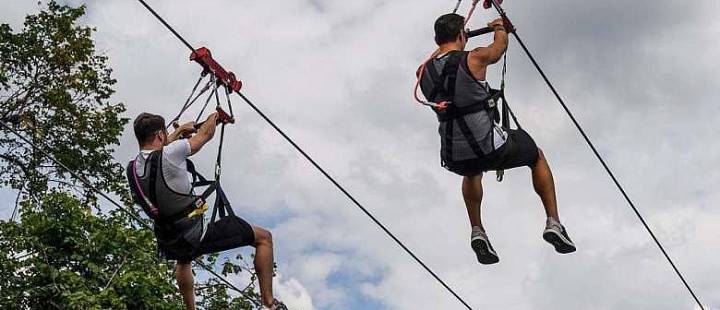 Спуск на зиплайне (zipline) над Москва-рекой