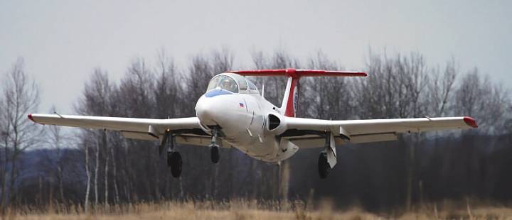 Полет на учебно-боевом истребителе Л-29 «Дельфин»