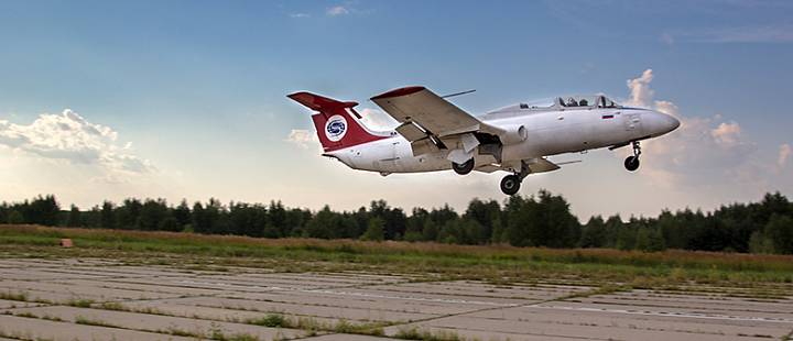 Полет на учебно-боевом истребителе Л-29 «Дельфин»